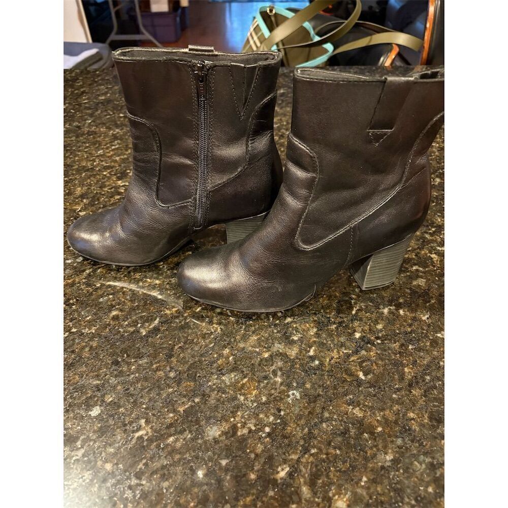 Clark’s Women's Black Ankle Boots Size 8M 3" Heel Casual Zip - Picture 3 of 11
